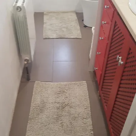 Little Peaceful Retreat With Bath, Heating, Terrace, Free Wifi Fridge Easy Parking 民宿