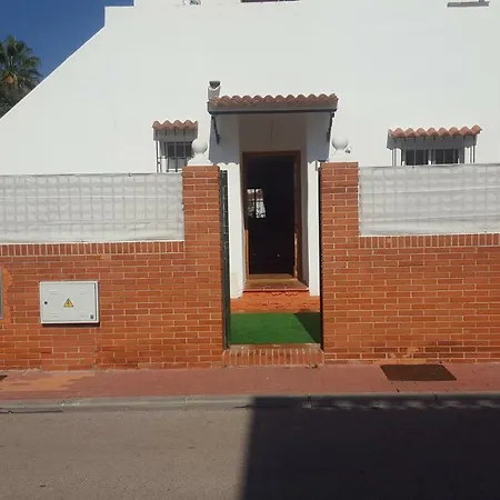 Little Peaceful Retreat With Bath, Heating, Terrace, Free Wifi Fridge Easy Parking 民宿 马尔韦利亚