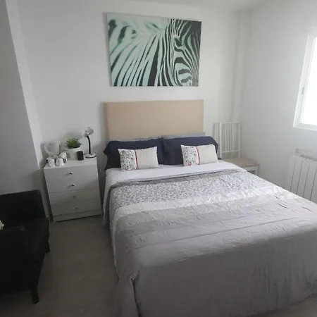 Homestay Little Peaceful Retreat: Private With Terrace And Amenities *