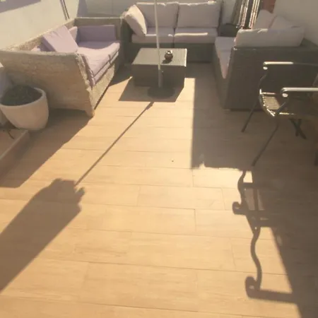 Homestay Little Peaceful Retreat: Private With Terrace And Amenities