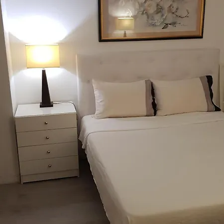 Little Peaceful Retreat: Private With Terrace And Amenities Marbella