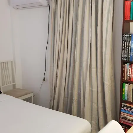 Homestay Little Peaceful Retreat: Private With Terrace And Amenities *
