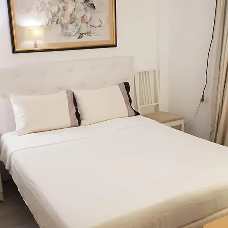 Little Peaceful Retreat: Private With Terrace And Amenities Homestay Marbella