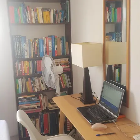 Homestay Little Peaceful Retreat: Private With Terrace And Amenities *