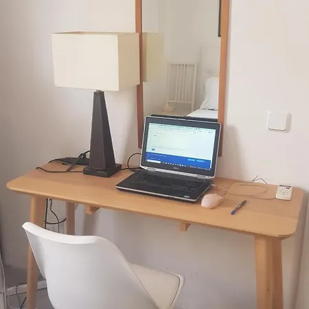 Homestay Little Peaceful Retreat: Private With Terrace And Amenities