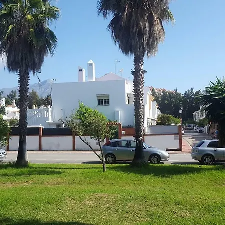 Homestay Little Peaceful Retreat: Private With Terrace And Amenities