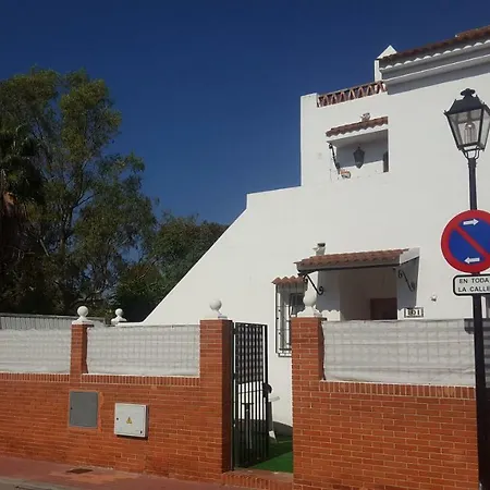 Homestay Little Peaceful Retreat: Private With Terrace And Amenities *
