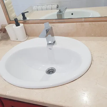 Little Peaceful Retreat With Bath, Heating, Terrace, Free Wifi Fridge Easy Parking Kwatera prywatna